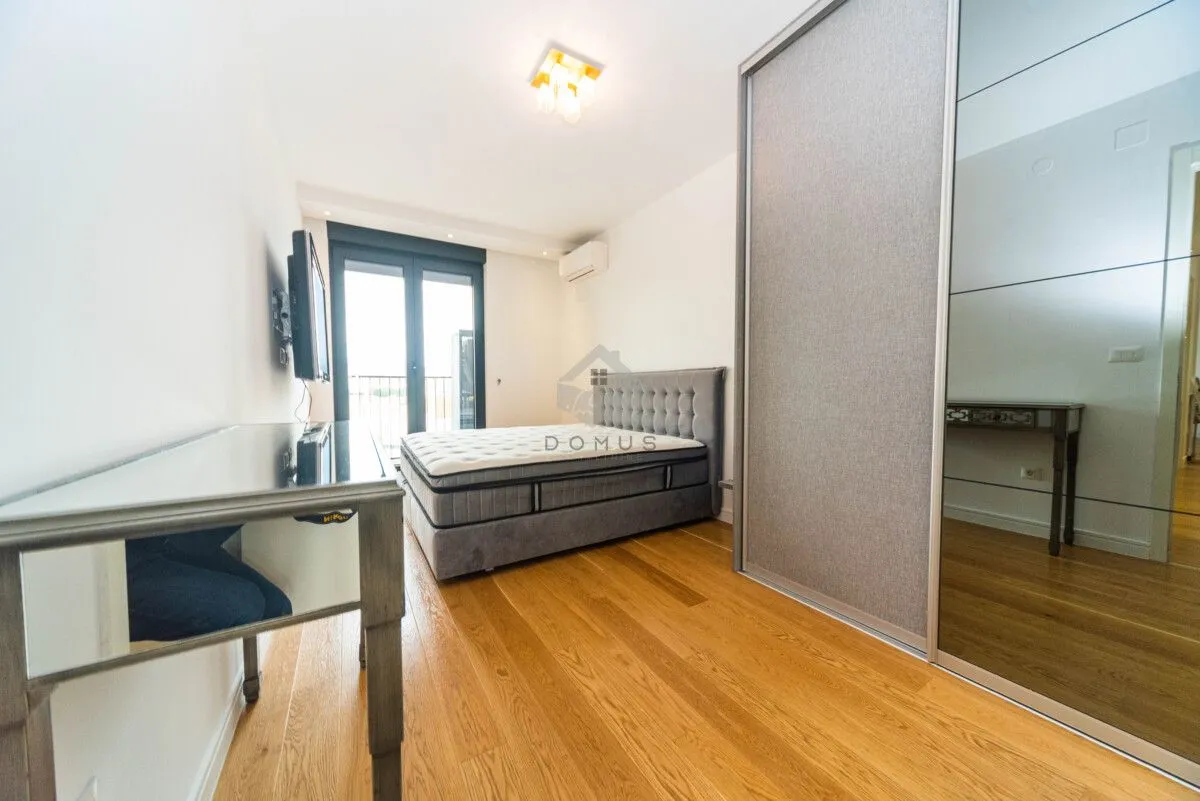 Izdavanje, trosoban stan, 108m², Podgorica, Crna Gora
