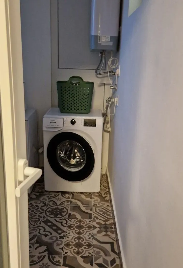 Izdavanje, trosoban stan, 86m², Novi Beograd Blok 63, Novi Beograd Sve Podlokacije