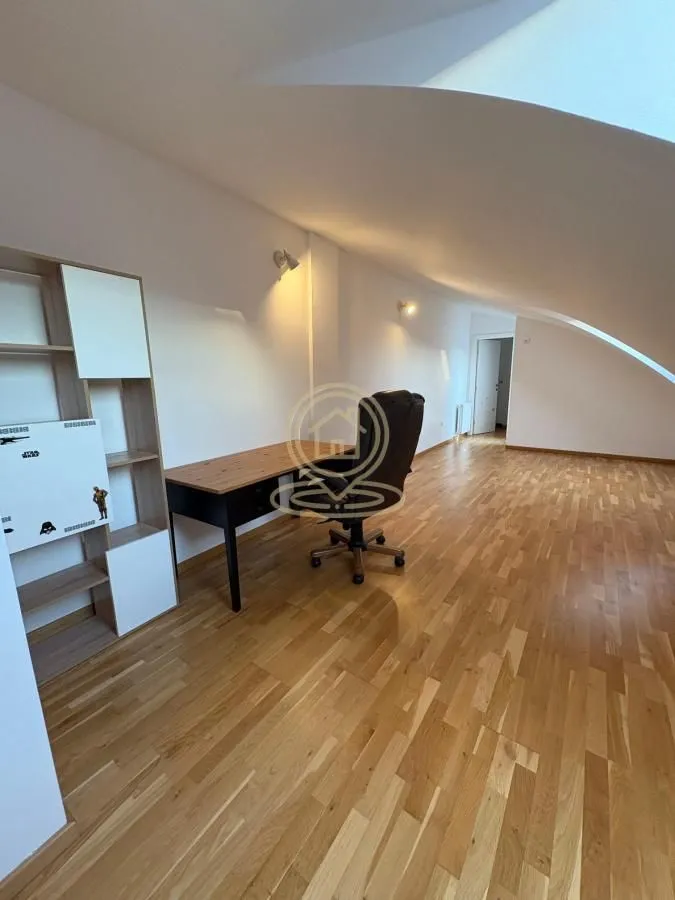 Izdavanje, stan, 180m², Nova Detelinara, Novi Sad Sve Podlokacije