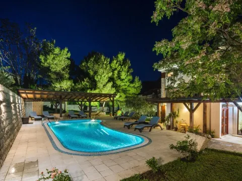 Prodaja, kuća, 690m², Prčanj, Kotor - image 8