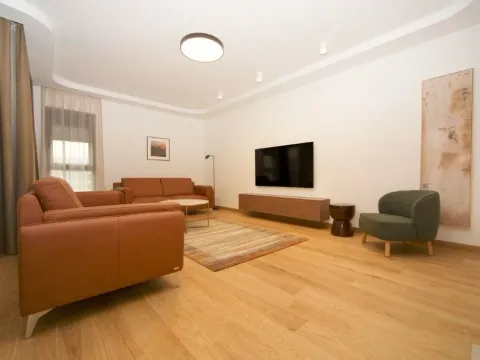 Rent, three bedroom apartment, 104m², City Kvart, Podgorica - image 2