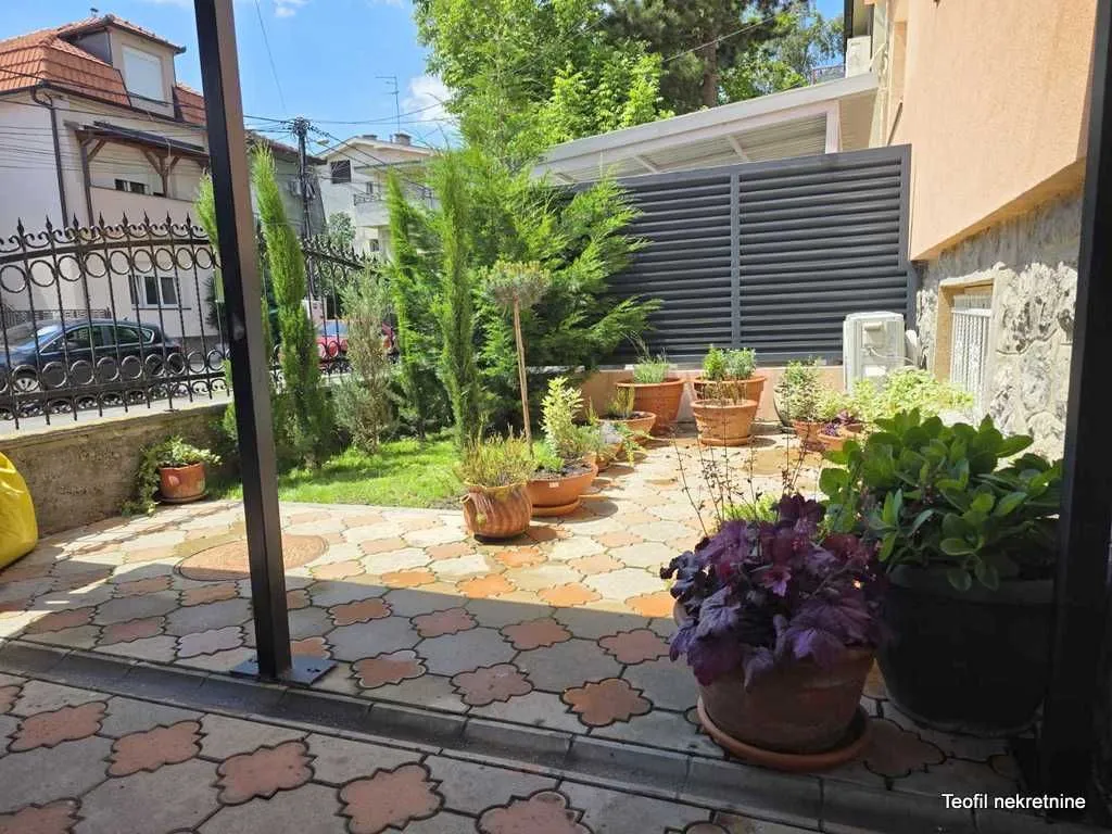 Prodaja, kuća, 150m², Zemun Save Kovačevića, Zemun Sve Podlokacije