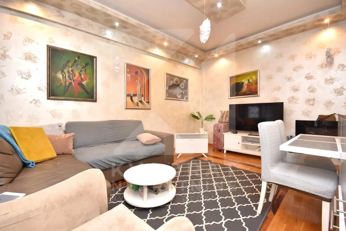 Izdavanje, dvosoban stan, 56m², Blok 6, Podgorica