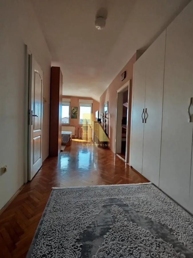 Prodaja, četvorosoban stan, 120m², Centar, Novi Sad
