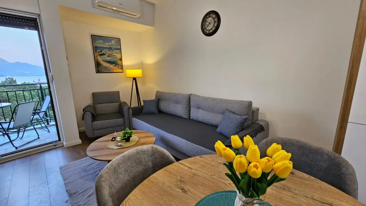 Izdavanje, dvosoban stan, 58m², Bijela, Herceg Novi