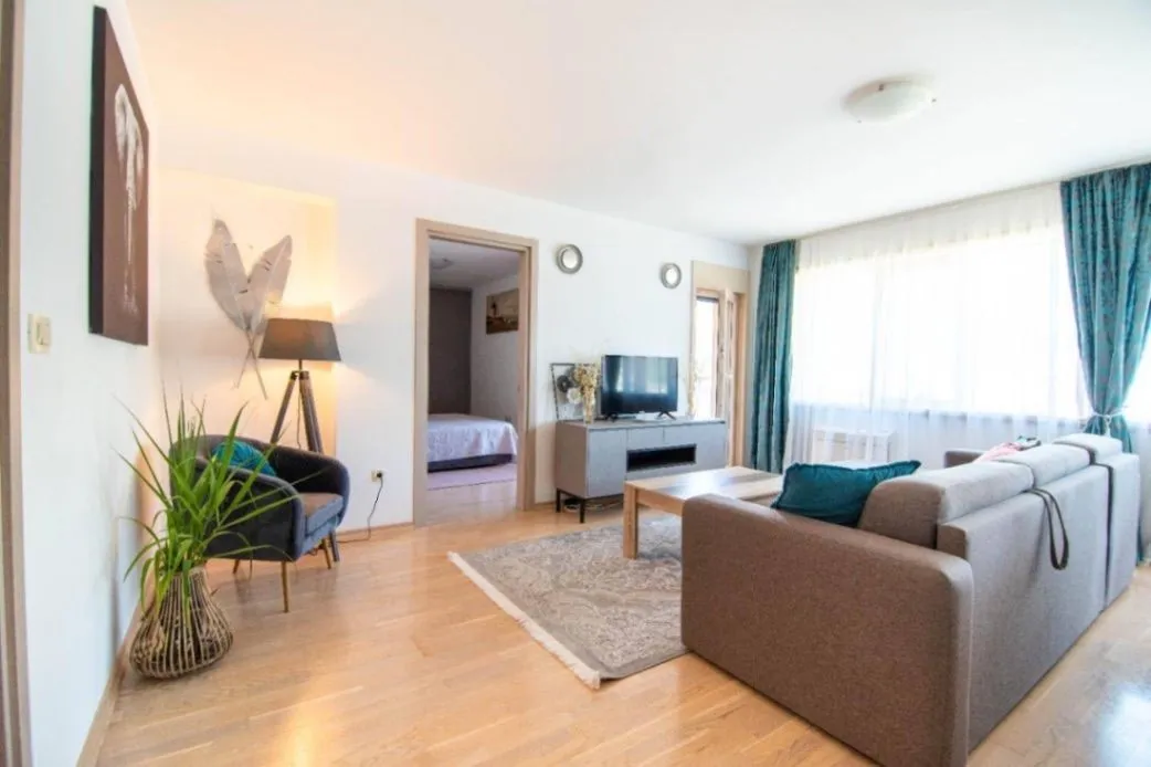 Izdavanje, dvosoban stan, 73m², Centar, Budva