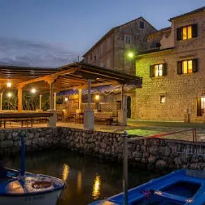 Sale, hospitality venue, 420m², Prčanj, Kotor - image 1