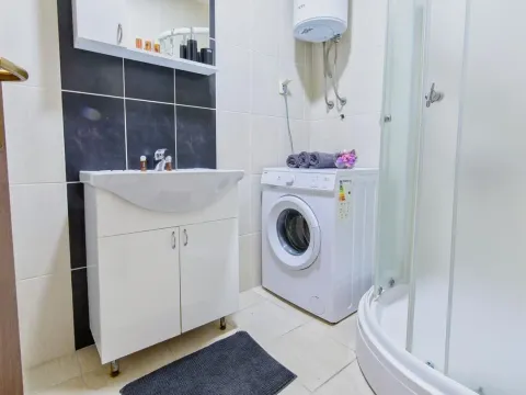 Izdavanje, jednosoban stan, 42m², Bečići, Budva - image 6