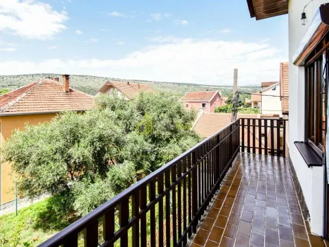 Sale, house, 370m², Tološi, Podgorica - image 14