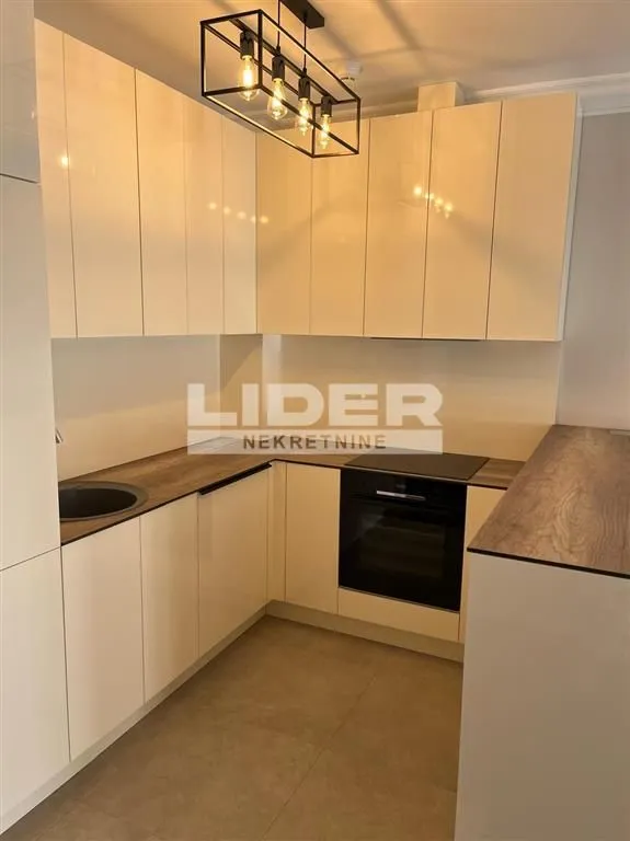 Izdavanje, trosoban stan, 75m², Čubura, Beograd
