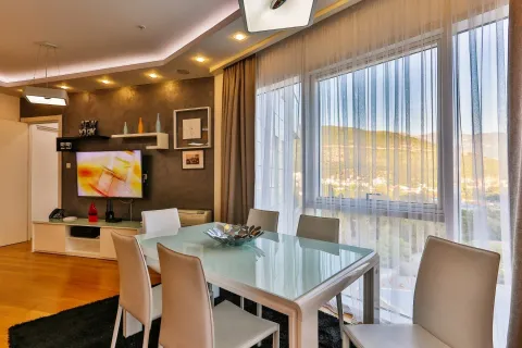 Rent, two bedroom apartment, 110m², Budva, Crna Gora - image 1