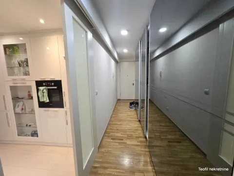 Prodaja, trosoban stan, 101m², Belvil, Beograd - image 9