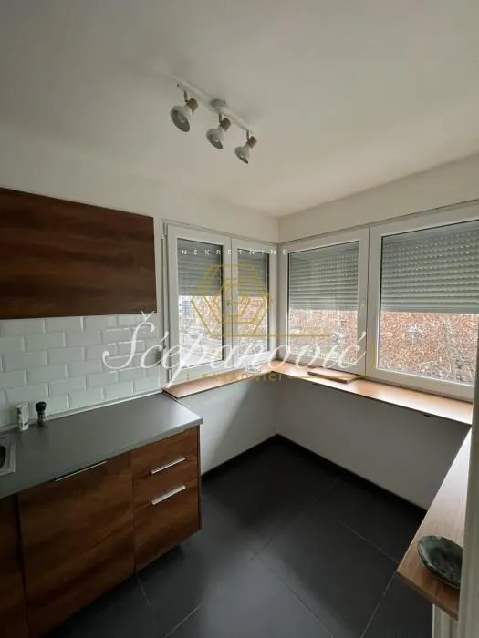 Prodaja, dvosoban stan, 61m², Bulevar Oslobodjenja, Novi Sad Sve Podlokacije