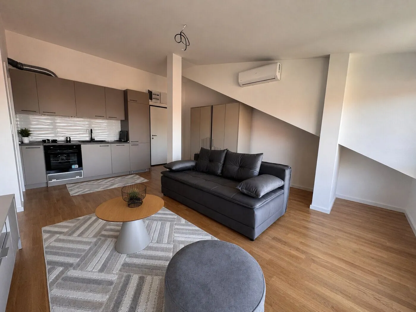 Izdavanje, jednosoban stan, 34m², Zvezdara, Zvezdara Sve Podlokacije