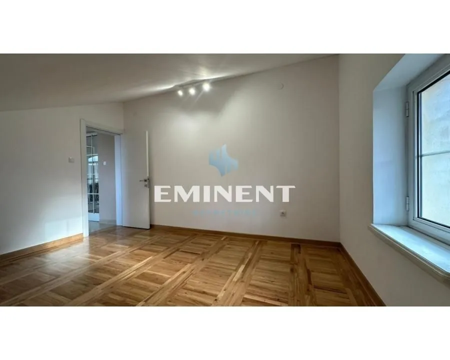 Izdavanje, četvorosoban stan, 140m², Vojvode Vlahovica, Beograd
