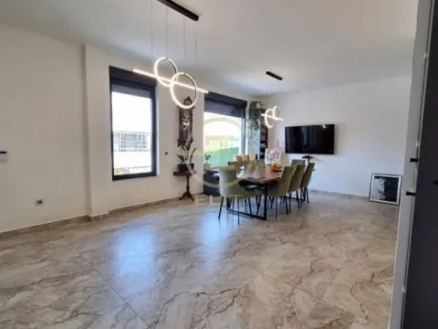 Prodaja, stan, 145m², Sremska Kamenica, Petrovaradin - image 8