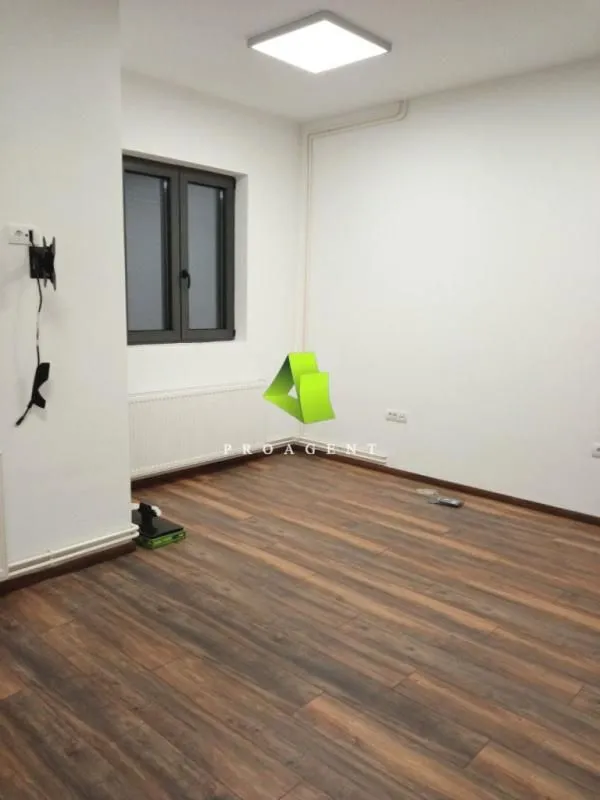 Rent, office space, 2962m², Pantelej, Niš