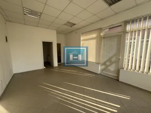 Izdavanje, poslovni prostor, 35m², Ćuprija, Srbija - image 4