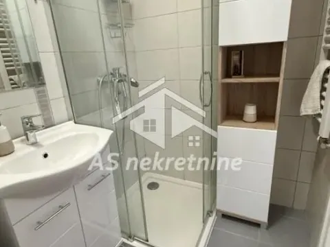Izdavanje, trosoban stan, 73m², Vračar Sve Podlokacije, Beograd - image 24