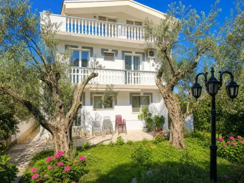 Sale, house, 368m², Bečići, Budva - image 1
