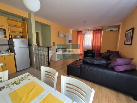 Izdavanje, trosoban stan, 73m², Centar, Jagodina - image 2