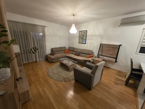 Izdavanje, dvosoban stan, 72m², Blok 9, Podgorica - image 1