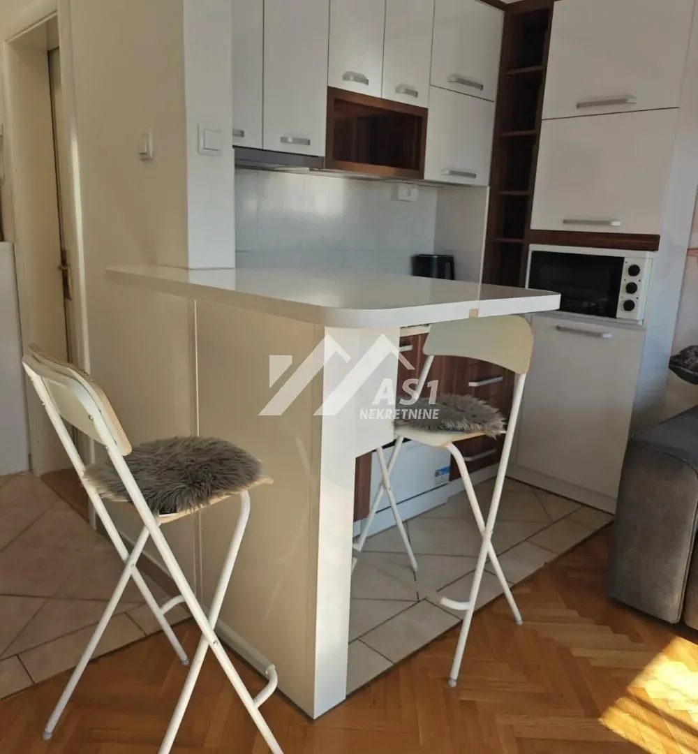 Izdavanje, stan, 22m², Rotkvarija, Novi Sad Sve Podlokacije