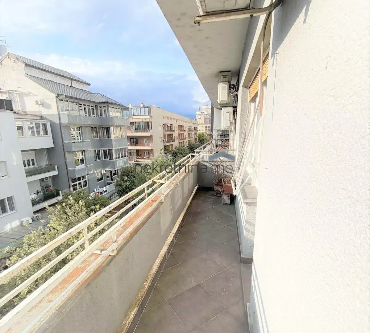 Izdavanje, dvosoban stan, 90m², Centar, Podgorica