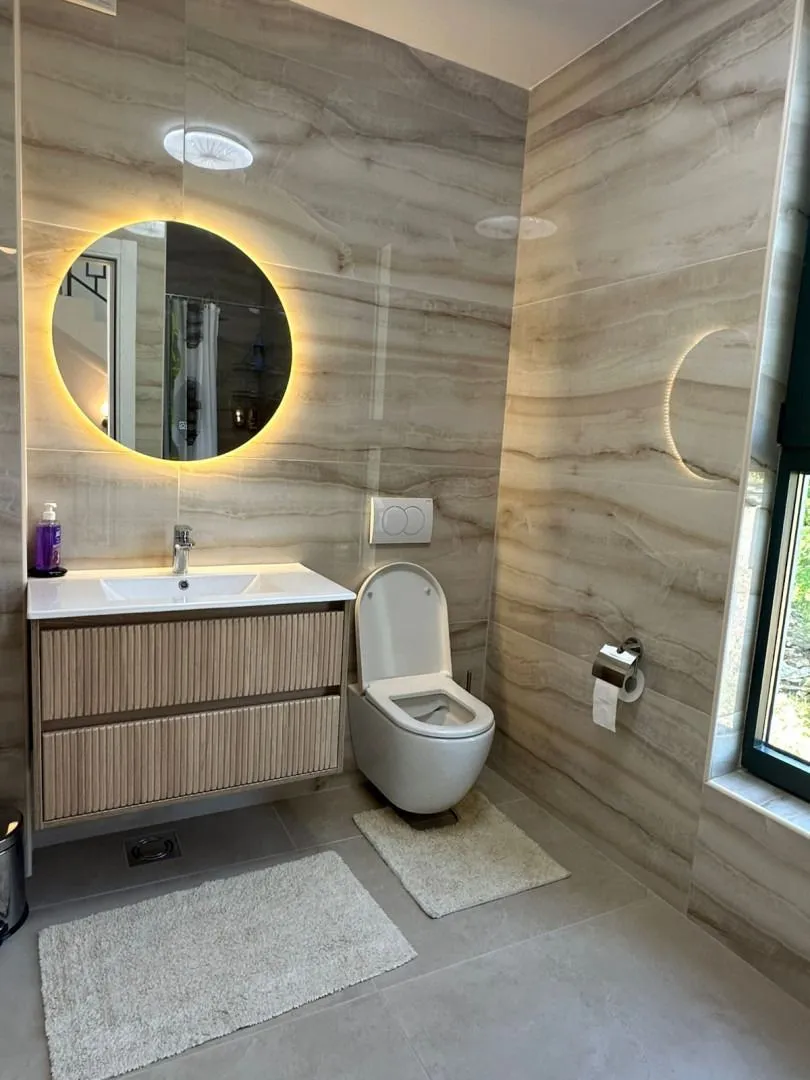 Izdavanje, kuća, 160m², Lastva Grbaljska, Kotor