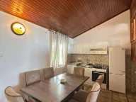 Izdavanje, trosoban stan, 200m², Centar, Tivat - image 6