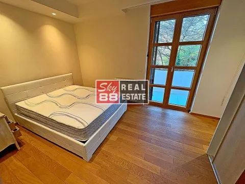 Rent, four bedroom apartment, 155m², Savski Venac, Beograd - image 9