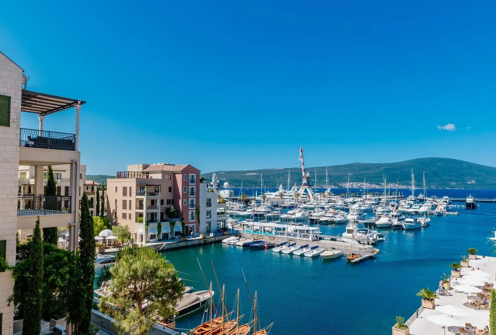 Sale, four bedroom apartment, 240m², Tivat, Crna Gora