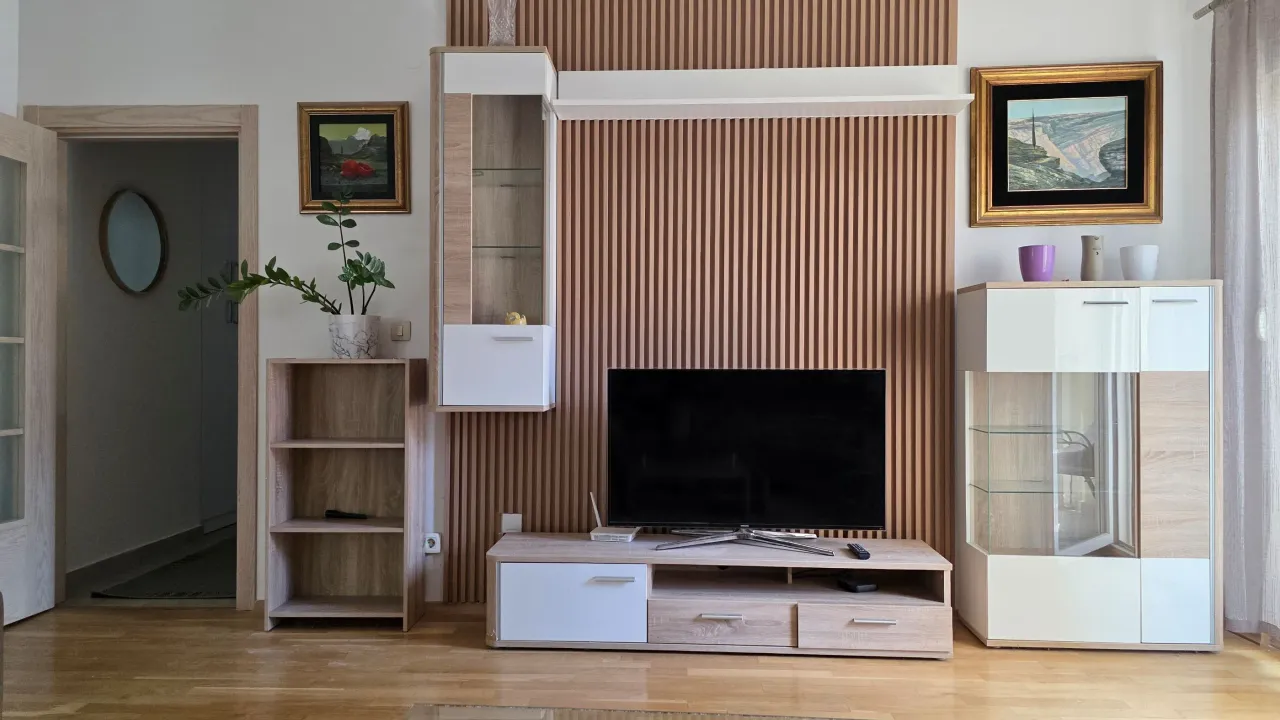 Izdavanje, dvosoban stan, 72m², Blok 9, Podgorica