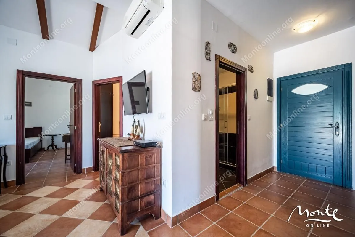 Prodaja, dvosoban stan, 92m², Kostanjica, Kotor