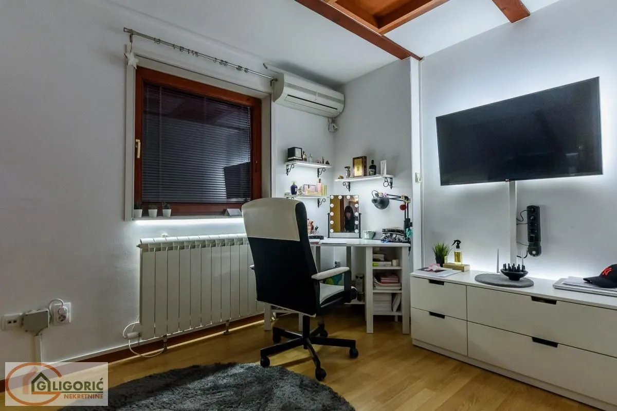 Sale, four bedroom apartment, 104m², Stari Grad, Beograd