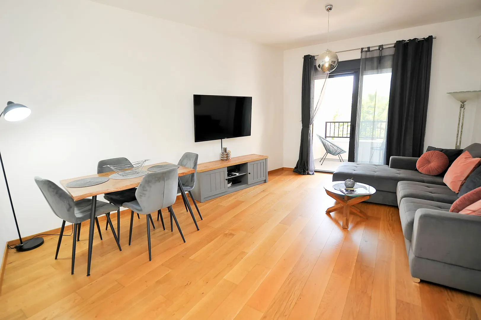 Rent, one bedroom apartment, 50m², Bečići, Budva