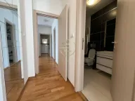 Izdavanje, trosoban stan, 80m², Centar, Novi Sad - image 9