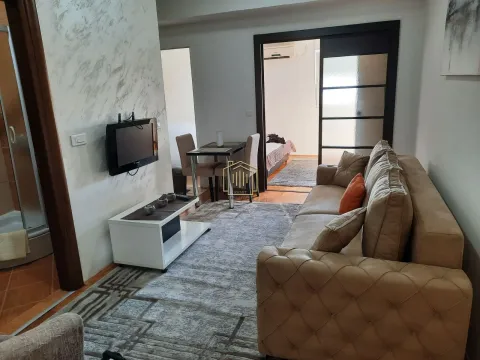 Izdavanje, jednosoban stan, 37m², City Kvart, Podgorica
