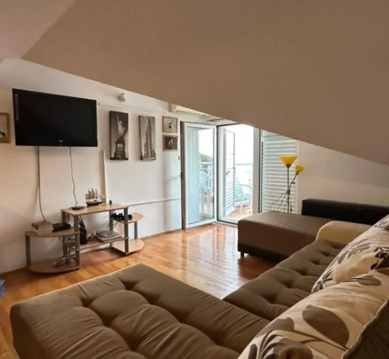 Izdavanje, dvosoban stan, 60m², Gospoština, Budva