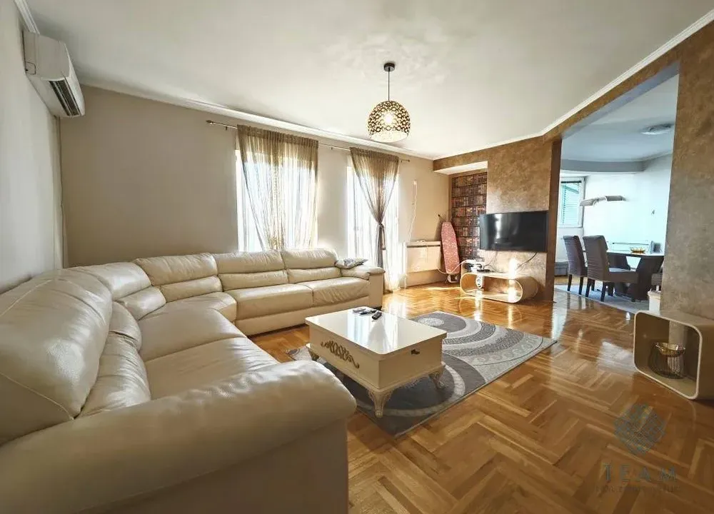 Prodaja, trosoban stan, 106m², Krivi Most, Podgorica