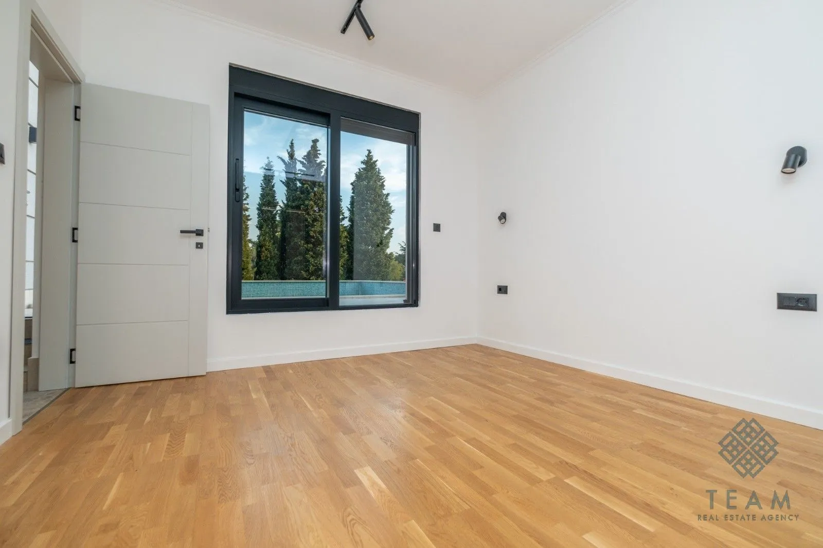 Rent, house, 180m², Gornja Gorica, Podgorica