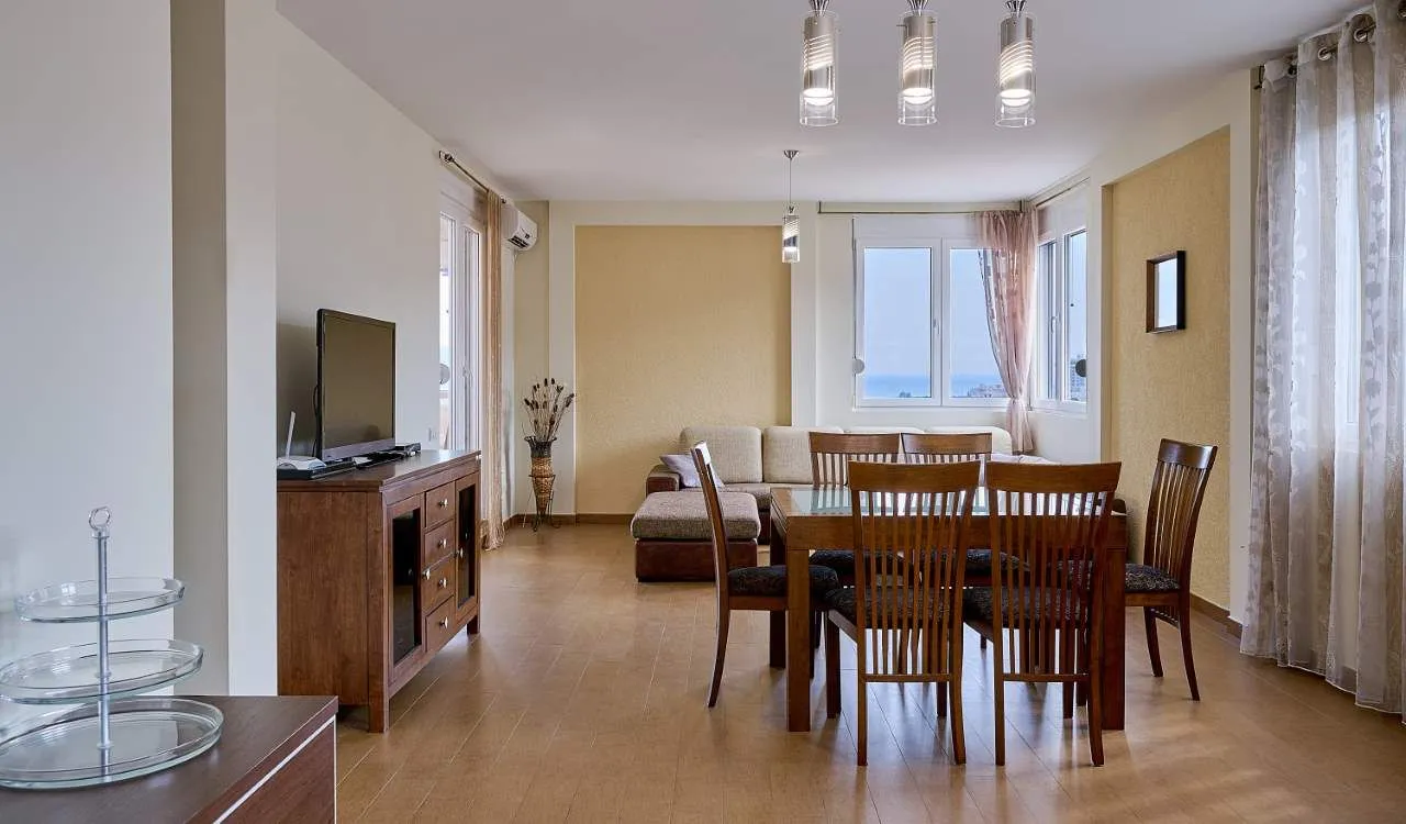 Prodaja, dvosoban stan, 88m², Lazi, Budva