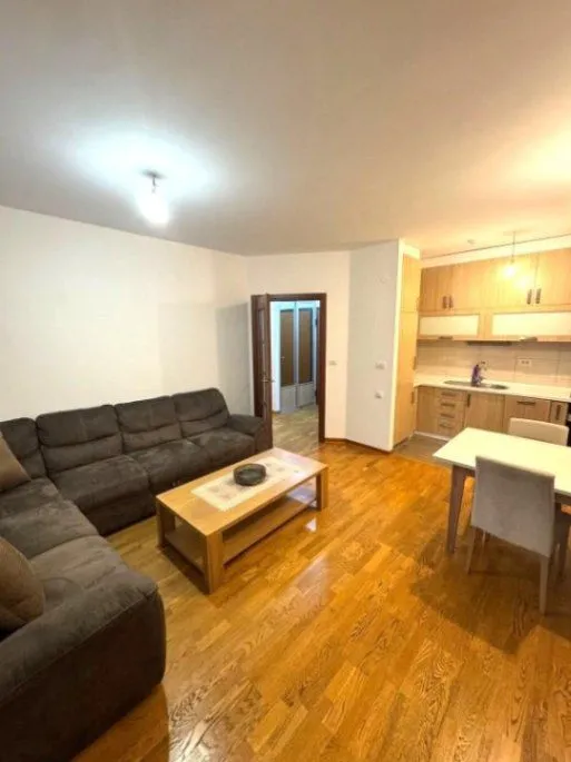 Izdavanje, dvosoban stan, 72m², City Kvart, Podgorica