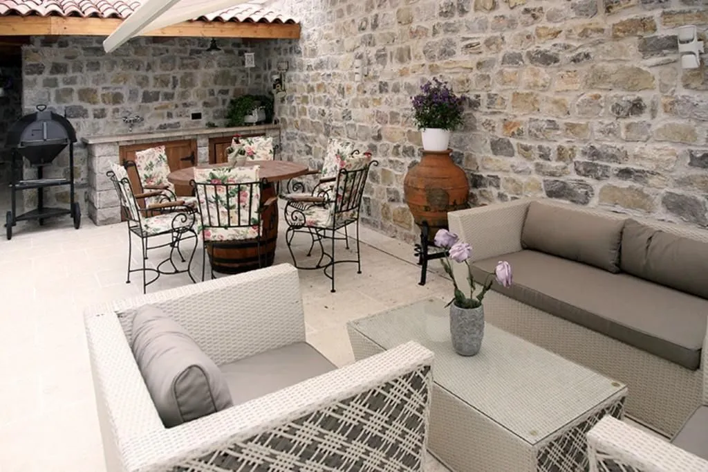 Prodaja, kuća, 125m², Opatovo, Tivat - Més