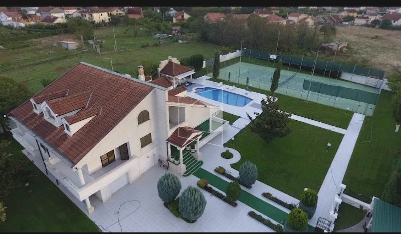 Rent, house, 680m², Tološi, Podgorica