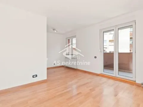 Izdavanje, trosoban stan, 128m², Stari Grad, Beograd - image 2