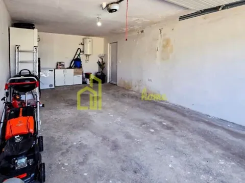 Izdavanje, kuća, 194m², Tološi, Podgorica - image 33