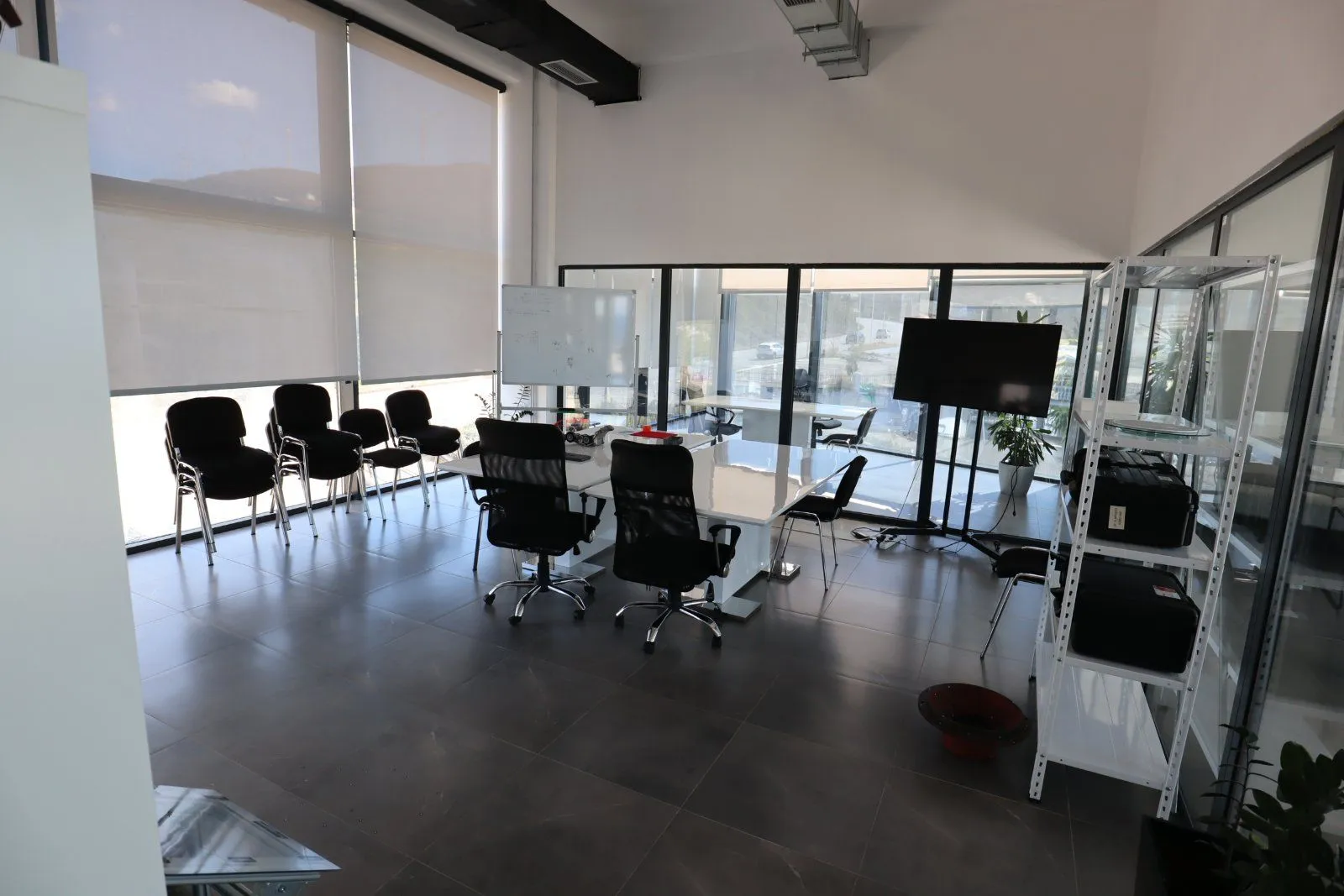 Rent, office space, 1200m², Utjeha, Bar