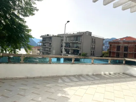 Sale, one bedroom apartment, 77m², Dobrota, Kotor - image 14