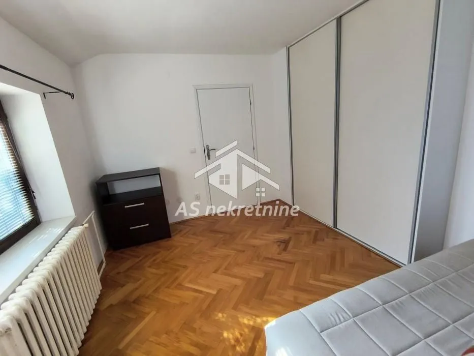 Izdavanje, stan, 100m², Savski Venac, Beograd